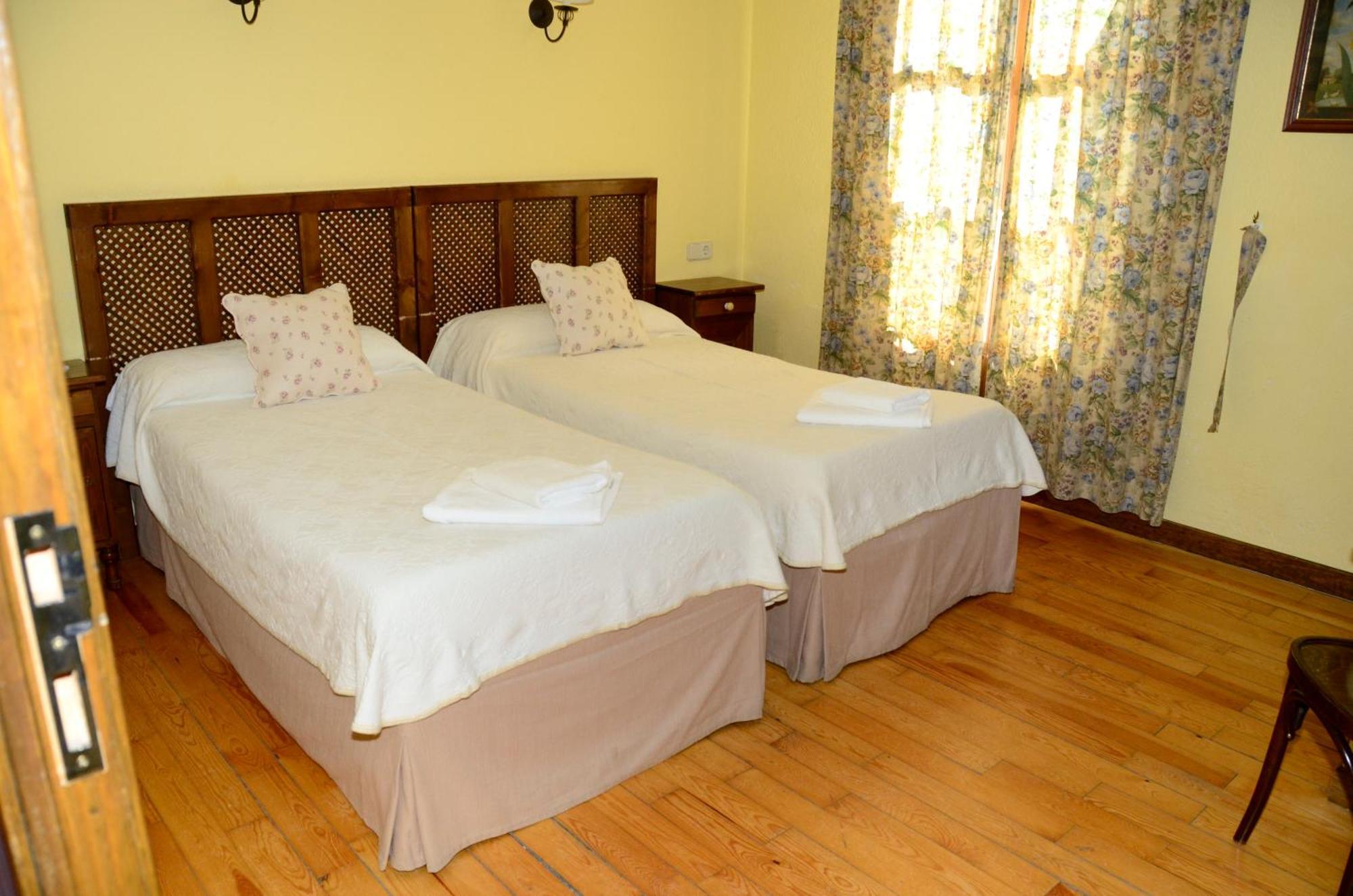 Hotel Charle Jaca Habitación foto