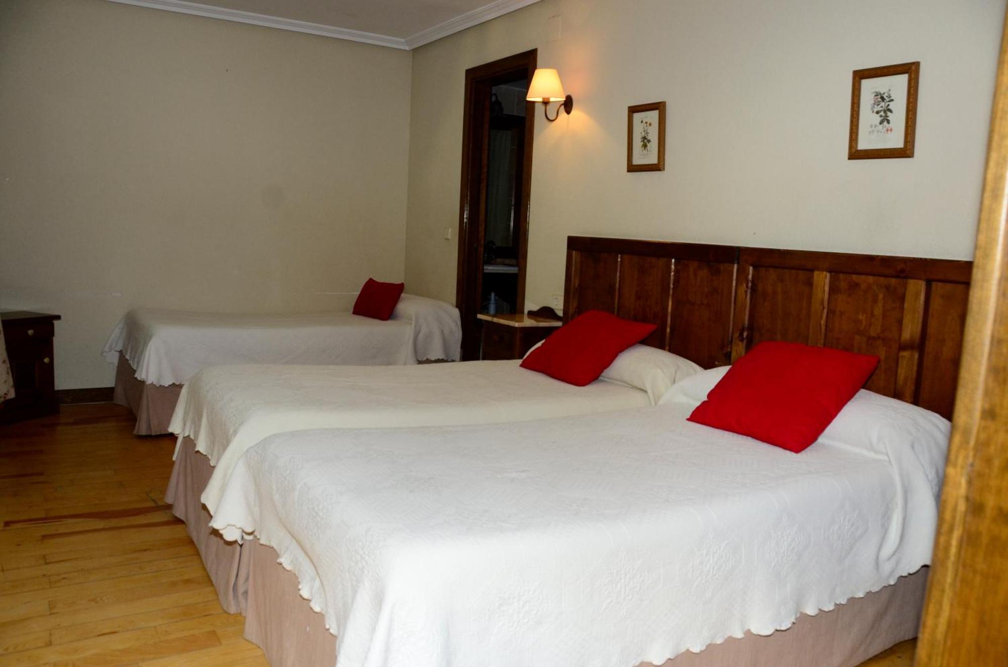 Hotel Charle Jaca Habitación foto